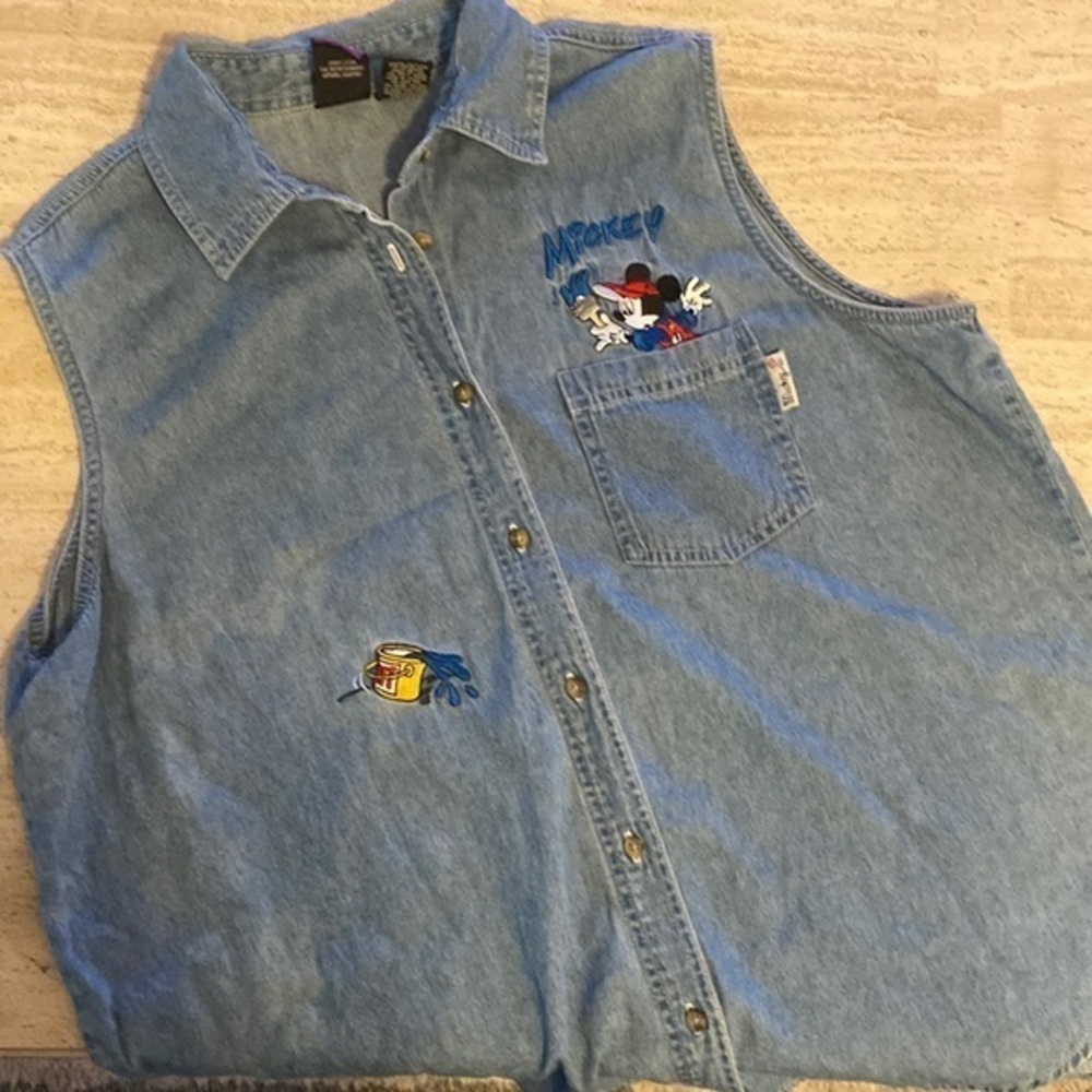 Disney Chambray sleeveless shirt